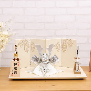 五月人形 兜 兜飾り 半円台飾り コンパクト 人気 兜 7号兜 横幅40cm 弓太刀付き おしゃれ モダン インテリア かっこいい シルバー 銀 白 初節句 お祝い 男の子 端午の節句 こどもの日