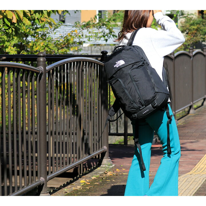 楽天市場 リュック ザ ノースフェイス バックパック 31l The North Face リュックサック 通学 女子 男子 高校生 大学生 ブランド レディース メンズ Nf0a52sg Surge サージ Pc収納 多機能 デイパック 人気 通勤 黒 おしゃれ かっこいい 30l台 大容量 プレゼント
