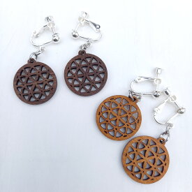 木製のアクセサリー天然木材　木製　イヤリング　ピアス　ゴールド　シルバー　アクセサリー　ウォルナット　チェリー　旭川家具　軽い　丸形