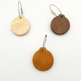 キーホルダー 横4.5cm×縦4.9cm×高さ0.9cm 天然木 無垢材 旭川家具 国産 自然派 ナチュラル シンプル おしゃれ 木製 キーホルダー丸 キーリング 木製 ウォルナット チェリー メープル 寄木 プレゼント ギフト 祝い