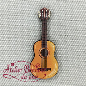 木製ボタン　アコースティックギター　4.3cm