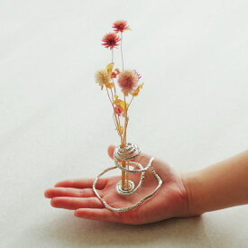 博鳳堂 曲がるフラワースタンド 炭谷三郎商店 フラワースタンド おしゃれ 金属 錫 一輪挿し スズ すず ミニ 小さい 花瓶 花器 切り花 お洒落 ミニ花 生け花 モダン ミニマム 銀 フラワーベース ミニサイズ 置物 かわいい 蛇 オブジェ ヘビ へび【【プレゼントに好適】