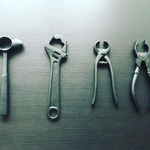 博鳳堂 工具の栓抜き - スパナ ハンマー 釘抜き ペンチ 鉄 南部鉄器 男前 栓抜き 鋳物 鉄製 工具 重い 変わった おもしろい 炭谷三郎商店【春ギフト】