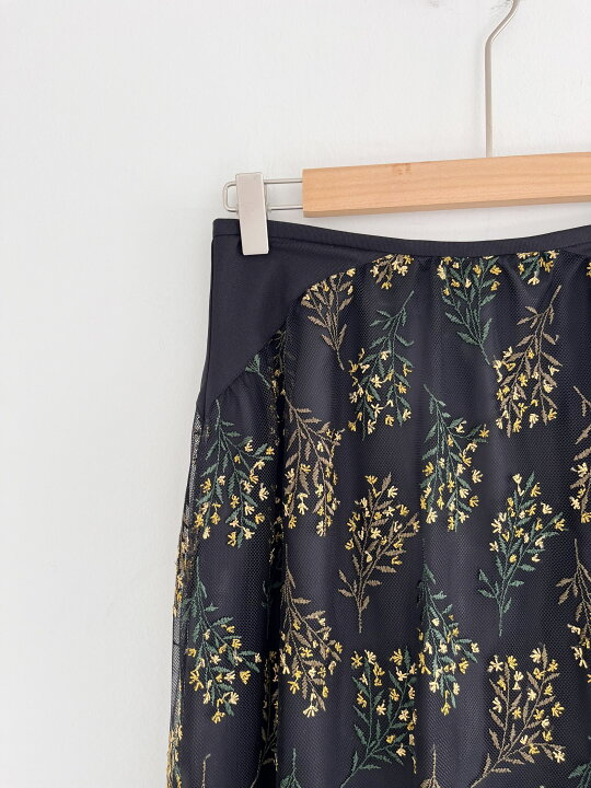 楽天市場】【LOKITHO】 Flower Emb. Skirt ロキト フラワーエンブロイ 