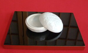 香合 白磁唐草彫 有田焼 お線香 線香 趣味のお香 部屋焚き ギフト アロマ インセンスホルダー インセンススタンド