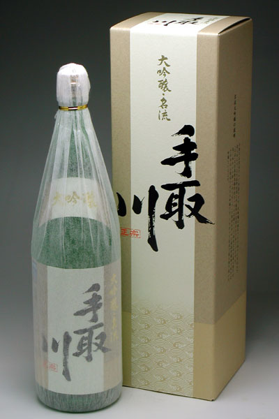 吉田酒造の看板清酒 2022新作 白山菊酒 誕生日 お祝い 手取川大吟醸 1800ml 名流