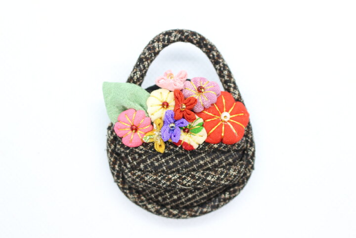 楽天市場 ブローチ 花かごブローチ 花 日本 着物 リメイク 和雑貨 アクサセリー ハンドメイド 手作り 古布 大島 花びら 手芸 オリジナル ブローチピン 和風雑貨専門店 古楽 小物