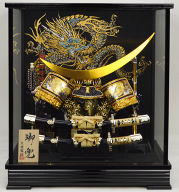 【五月人形】武将兜ケース【北寿】金彫金伊達政宗公兜※金彩青龍柄ガラスケース※サービス品付き端午の節…