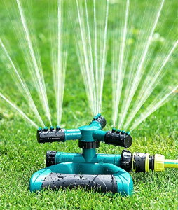 芝生 スプリンクラー 庭園ウォータースプリンクラー 庭の水やり 庭の灌漑 芝灌漑システム スリーフォークノズル 自動回転スプリンクラー 穏やかでしっかり 360°回転 調整可能な角度15-45°