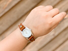 ▲EDGE ベーシック・ナチュラルスタイル「エッジニット 腕時計」手元スッキリ見せ