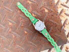 ▲EDGE カジュアル女子の大好き緑「エッジニット 腕時計」ブレスレットみたいに…
