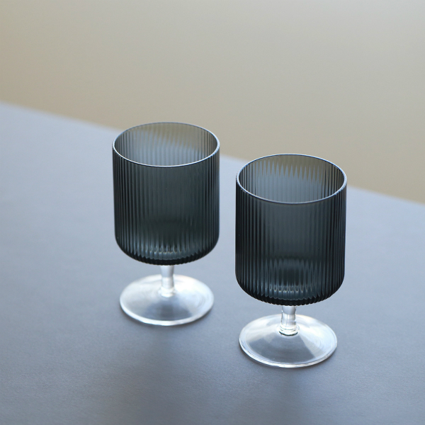 <br>ferm LIVING (ファームリビング) <br>Ripple Wine Glasses(リップル ワイングラス）２個セット <br>スモークグレー <br>北欧 ガラス食器 日本正規代理店品