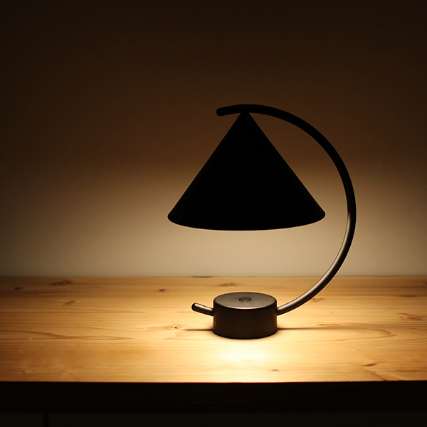 【受注発注】ferm LIVING (ファームリビング) Meridian Lamp (メリディアンランプ)  ブラック/カシミア/ブラス/ブラッシュドスチール北欧/照明/インテリア/日本正規代理店品 | KOZLIFE　コズライフ