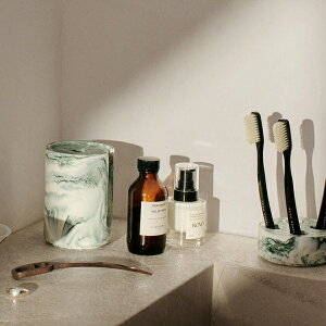 y݌ɂzFerm Living (t@[rO) Mist Toothbrush Holder (~Xg uVz_[) }` (4{p)k/CeA/uVX^h/ʏ/{K̔Xi