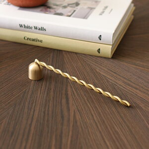 y񂹁zFerm Living (t@[rO) Twist Candle Snuffer (cCXgLhXibt@[) uX/ubNuX k/CeA/낤/{K㗝Xi