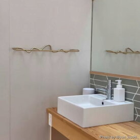 【ブラック：国内在庫あり、ブラス：お取り寄せ】Ferm Living (ファームリビング) Curvature Towel Hanger (カーバチュア タオルハンガー) ブラス/ブラックブラス ゴールド/北欧/インテリア/収納/日本正規販売店品