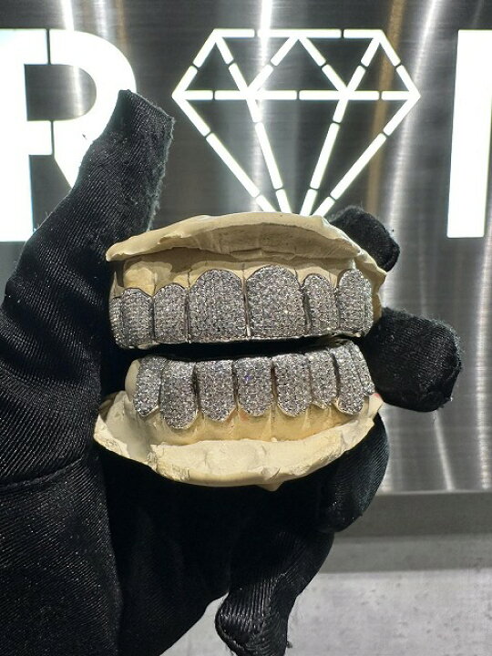 楽天市場】グリルズ GRILLZ 歯 モアサナイト 925Silver 8CAPS 上下 