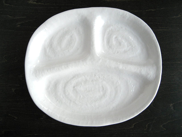 和食にも合う和風な仕切り皿 和モダン ランチプレート 白 3つ仕切り皿 楕円型 オーバル 優れた品質 陶器 カフェ食器