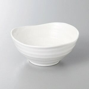 白変形ボール鉢/とんすい 11.7×11.2×5食器 国産 陶器 日本製 美濃焼 カフェ食器 和食器 和カフェ 取り鉢 煮物鉢 お鍋 湯豆腐 おでん おしゃれ シンプル おうちごはん