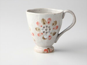 透し花マグ(赤)※箱入り箱:11.5×11.5×11cm職人による手描きとなります。透かし技法のマグカップです。