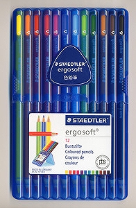 【文具館】【メール便】ステッドラー エルゴソフト色鉛筆12色セット 157SB12ソフト表面加工と人間工学に基ずく三角形状の色鉛筆 |  ごようきき。クマぞう