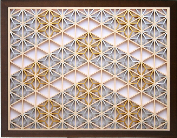 楽天市場 和モダン アートパネル 金銀麻の葉 ちらし２色１号 和風アート インテリア 伝統工芸 和室 障子 アートボード 組子細工オンライン出席の背景に好適 目線くぎづけ 玄関 照明 ライト 幾何学模様 送料無料 壁掛け 壁飾り プレゼント Kumiko 和の色彩と輝き