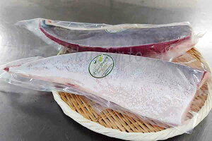 オリーブハマチ【冷凍!!】はまち 活け〆オリーブハマチ《柵2本 900g》 フィレ 香川ブランド魚 下処理 半身販売 ギフト 自宅用 原体サイズ約4キロ半身 お歳暮 お中元 お土産 名産 人気 有名