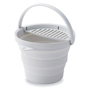 おりたためるバケツ 8L ちょい置きトレー付き I-640 イセトー バケツ ソフトバケツ ポリバケツ トレー付き 折りたたみ 折りたためる 8l コンパクト 掃除 洗車 アウトドア 防災 日本製