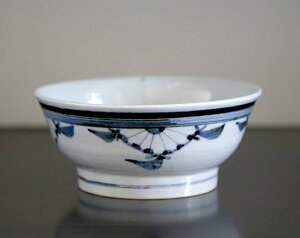 【砥部焼】染付古砥部文 どんぶり 菊文 大【陶彩窯】食器 陶磁器 鉢