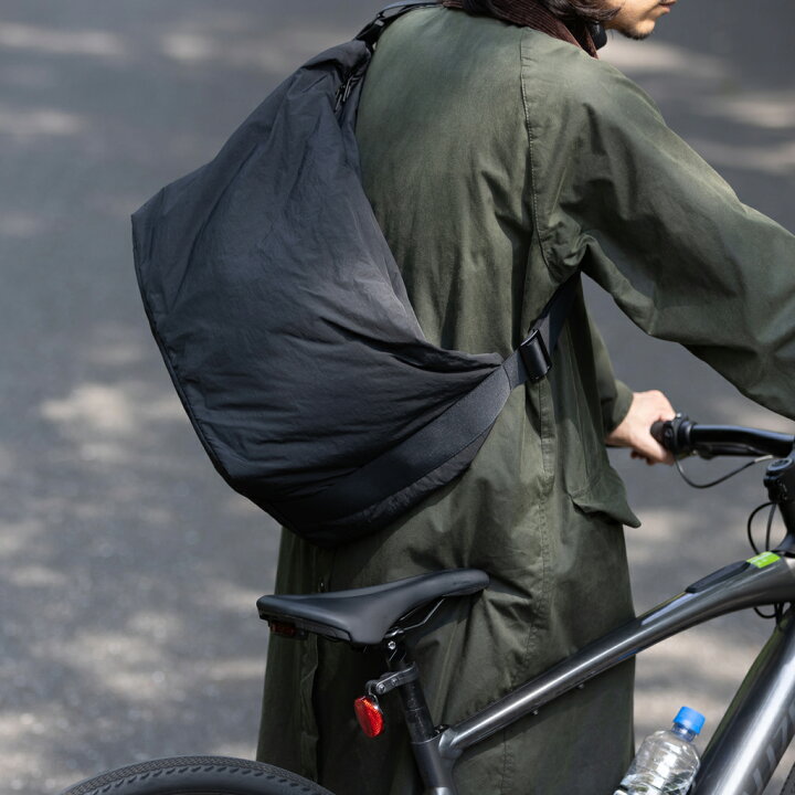 楽天市場】ふかふか塩縮ナイロン ビッグショルダーバッグ 黒 豊岡製 