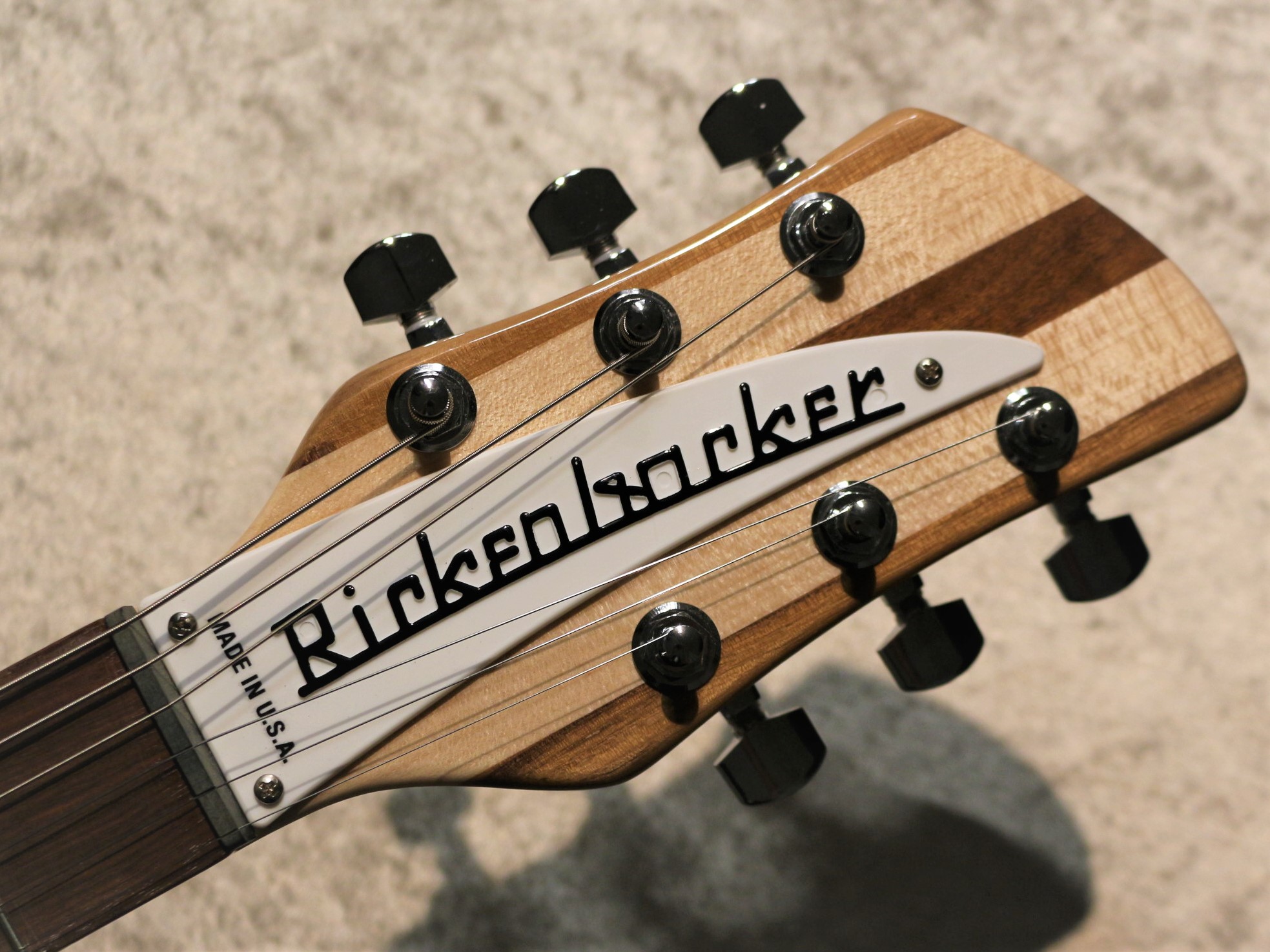 Rickenbacker330 Mapleglo #2214778 ギター・ベース