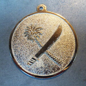 US VERSUS THEM �A�X�o�[�T�X�[�� CROSSCUT SHINNY BRASS KEY RING