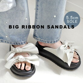 【在庫限り！特別価格！】サンダル 履きやすい モノトーン ビッグ リボン 厚底 5.5センチヒール バイカラー レディース 黒 白 ブラック ホワイト 23.0 24.5 春夏 柔らか 美脚 コンフォート ママコーデ プラットフォーム Lelien plus ルリアンプラス