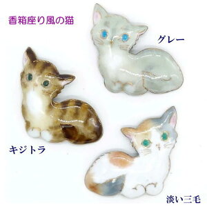 【UncleZ】 七宝焼きブローチ 香箱座り風の猫(グレー・キジトラ・淡い三毛)