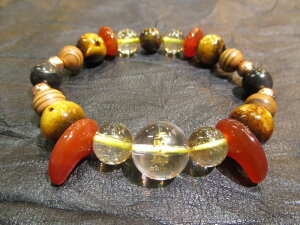 パワーストーン・京都/【天照大御神(あまてらすおおみかみ)】彫刻【本水晶】【パラサイト(鉄石)隕石】【ギベオン(ナミビア産鉄質メテオライト)隕石】【天照石】【金珊瑚】【ゴールドルチ