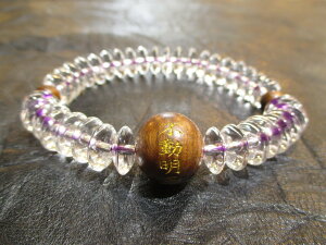 パワーストーン・京都/【一切の災いを打ち砕く、意志を強く、健康】【不動明王・守護梵字(カーン)】両面彫刻【栴檀(せんだん)】【5A高品質そろばん珠本水晶】数珠ブレスレット、桐箱付き