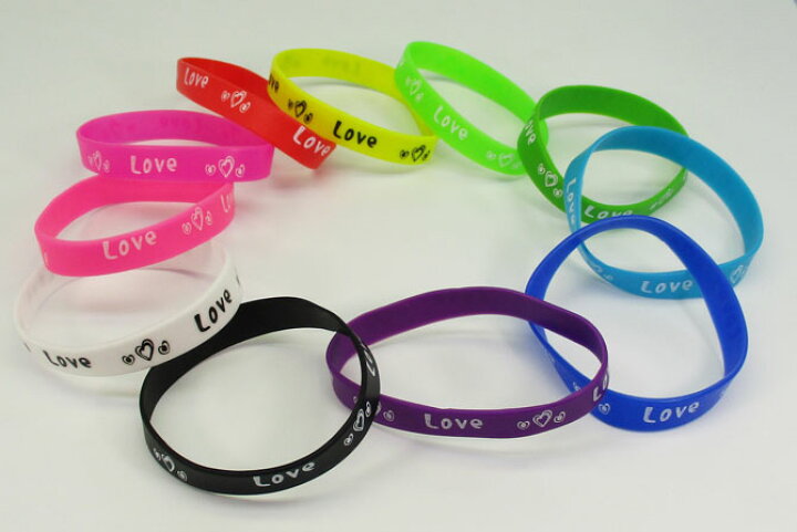 楽天市場 Love シリコンバンド単色 1本入り リストバンド シリコンリング シリコンゴム 寸法 外形 約65ｍｍ 径 約10ｍｍ 幅 ｘ1ｍｍ 厚 ブレスレット ブックバンドなど使い方いろいろ 耐熱 耐寒 耐水性にすぐれています Boon Square