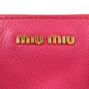 ぜいたく Miumiu ロゴ ざたなもめ