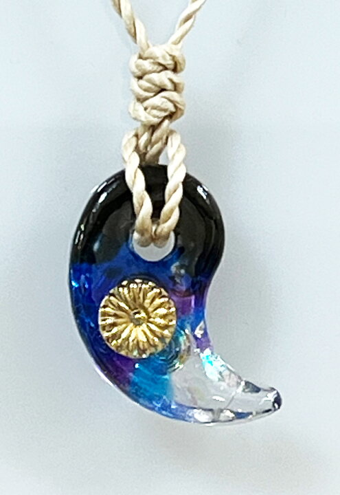 楽天市場】和雑貨 陰陽統合オルゴナイト勾玉ネックレス 『 宇宙に輝く  