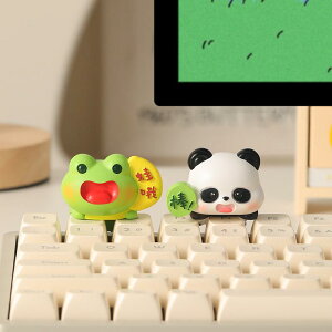 小物 カエル パンダ 子豚 小さい 動物 ぬいぐるみ デスク周り モニター 装飾 デコ 置物 引っかけ オフィス 自席 目印 マーク かわいい 癒し