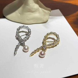 干支 巳年 アクセサリー 胸飾りブローチ コサージュ 贈り物 ハイエンド 蛇形モチーフ ワンポイント 淡水 パール 合金 エレガント 光沢 ファッション 男女兼用