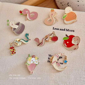 ブローチ スーツアクセサリー レディース メンズ キッズ セレモニー 小さい ミニ ピンバッジ へび 蛇 かわいい ベビーへび 9種 合金 メタル 塗装 ジュエリー風 巳年 干支 ギフト 襟ピン