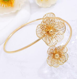 アームレット 腕飾り レディース アクセサリー ブレスレット アームリング 花モチーフ 立体的 フローラル 精巧 軽量 合金 金メッキ ゴールド 腕輪 ライン ジュエリー風 フェミニン エレガン