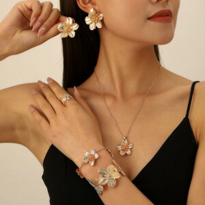 ピアス レディース ネックレス リング ブレスレット アンクレット バングル 指輪 セット アクセサリー モダン スタイリッシュ エレガント 花 モチーフ