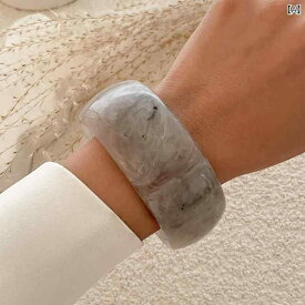 バングル レディース レトロ クラシック ヴィンテージ風 円形 サークル ワイド 幅広 アシンメトリー 変形 マーブル柄 ぼかし模様 アクリル素材 ブレスレット