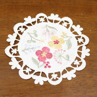 コースター 約12cmR 円形 フラワー刺繍＆カットワーク 素朴でクラシカルな印象の花柄コード刺繍 　一輪挿…