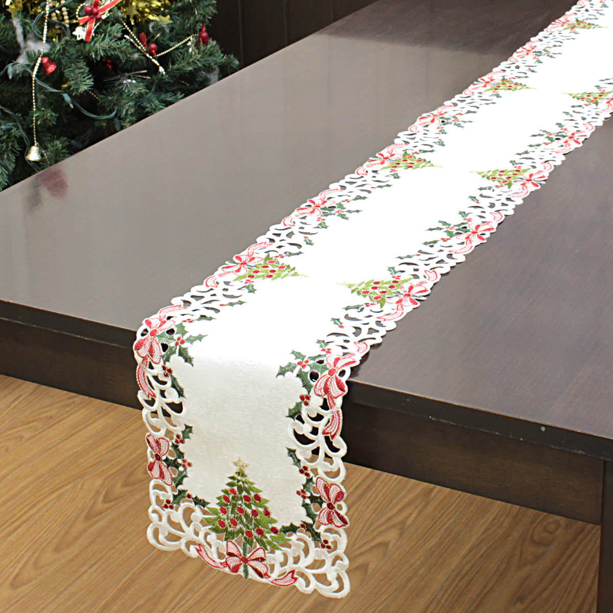 2020 アミ ブルージュのクリスマス テーブルランナー 約20ｘ160cm クリスマス ツリー刺繍 Christmas 人気急上昇 テーブルセンター 単品の場合ゆうパケット選択可 インテリア