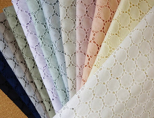 楽天市場 国産 綿サークル柄カットワークレース生地 13色 1個96ｃｍｘ50ｃｍ 4個までネコポス可能 77 50 京都のレース屋松村商店