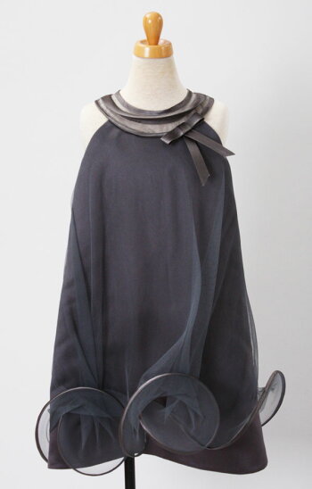 SuzanneErmann(スザンヌエルマン)ホルダーネックリボンワイヤードレスチャコールグレイ4才〜12才