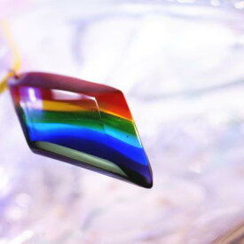 『虹のプリズム』 ガラスアクセサリー ネックレス・ペンダント 四角・多角・星タイプ